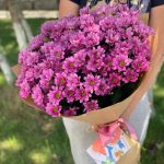 Букет с кустовой розой и хризантемой