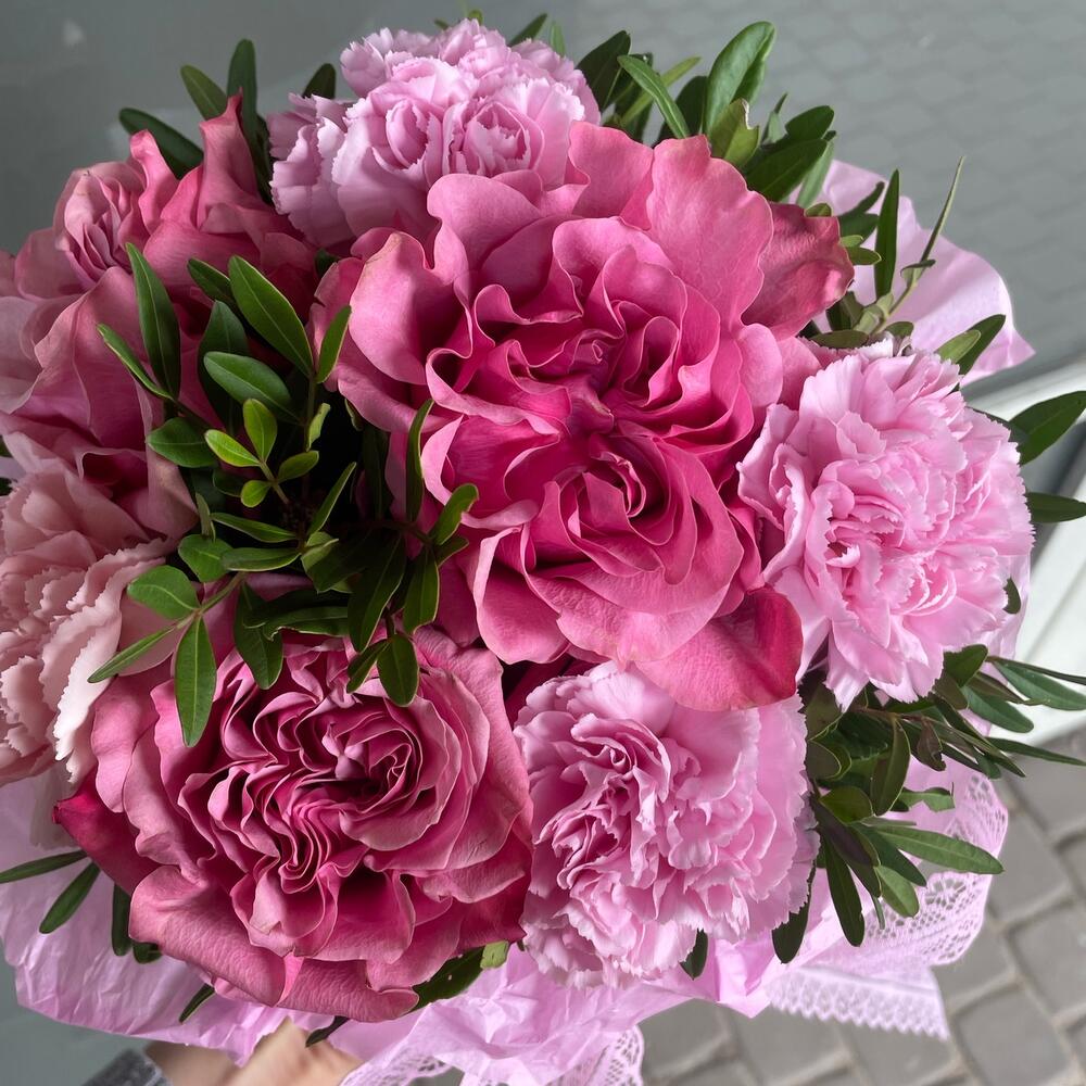 Цветы в коробке «Розовый шик» Цветы в коробке «Розовый шик»