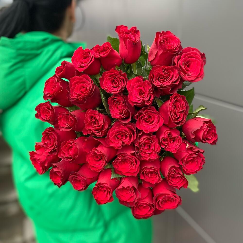 35 импорнтых роз