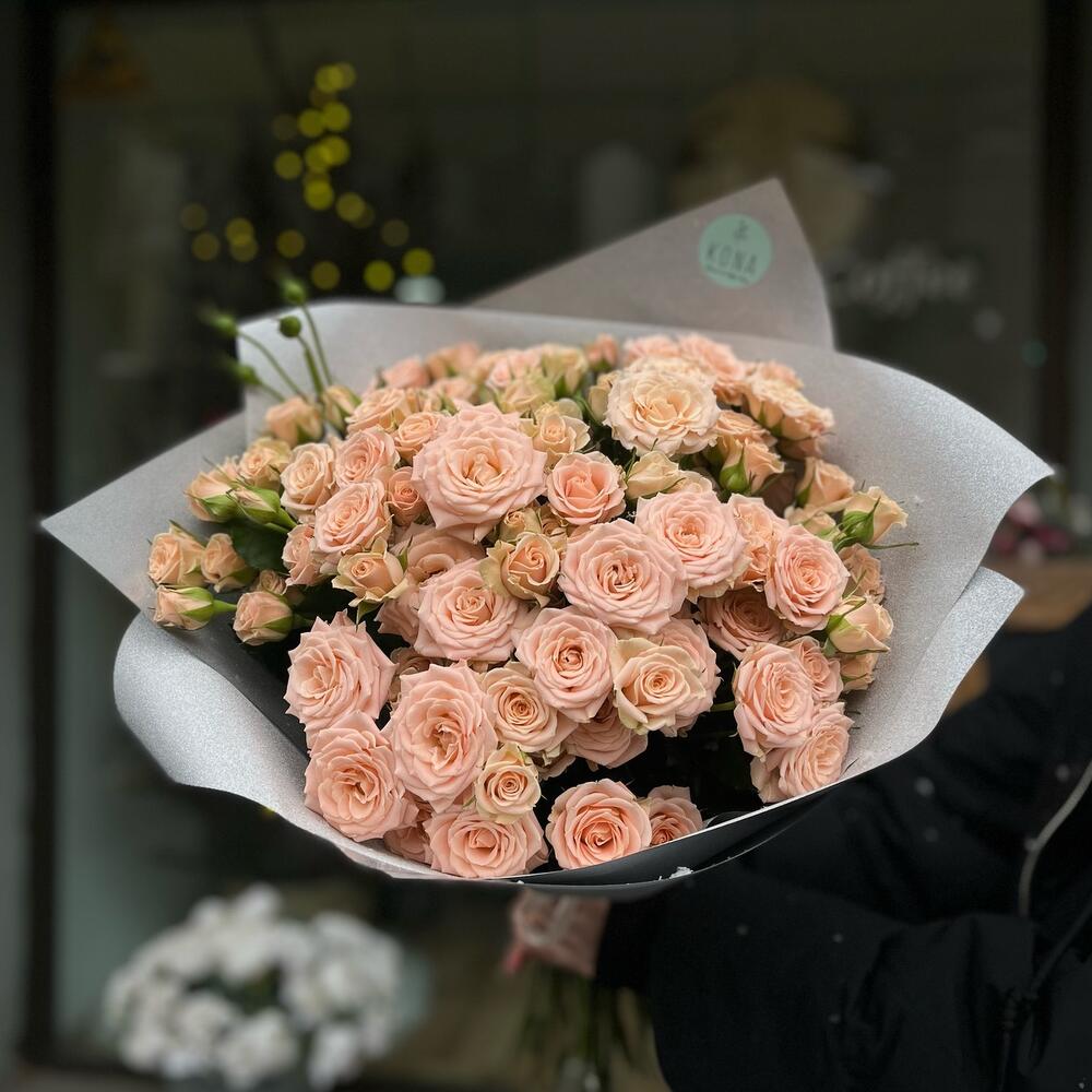 Creamy roses